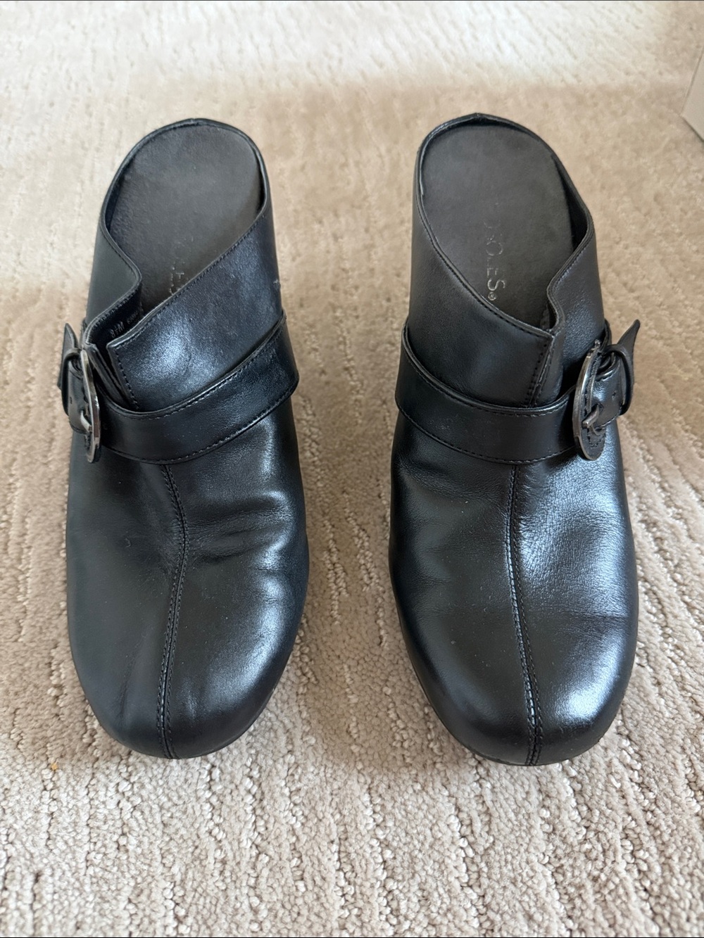AEROSOLES Black Leather Buckle Mules